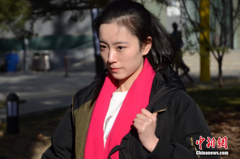 探访北影表演系艺考 俊男靓女素颜应试