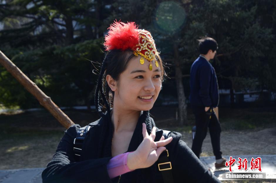 探访北影表演系艺考 俊男靓女素颜应试