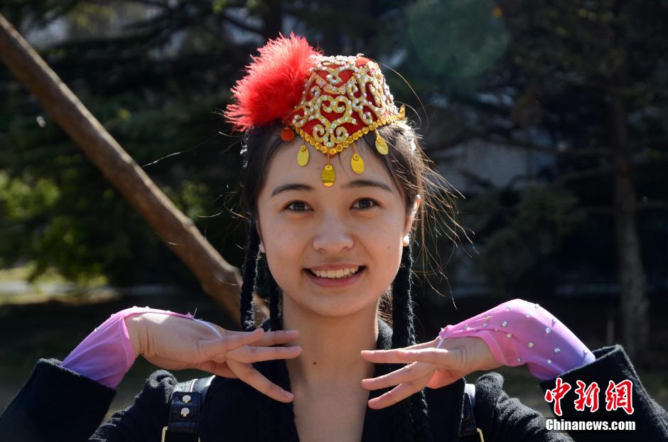 探访北影表演系艺考 俊男靓女素颜应试
