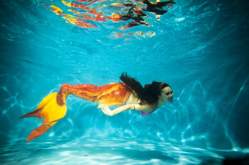 1.7米的水下<em>公主</em> 重庆女孩<em>编织</em>自己的人鱼梦