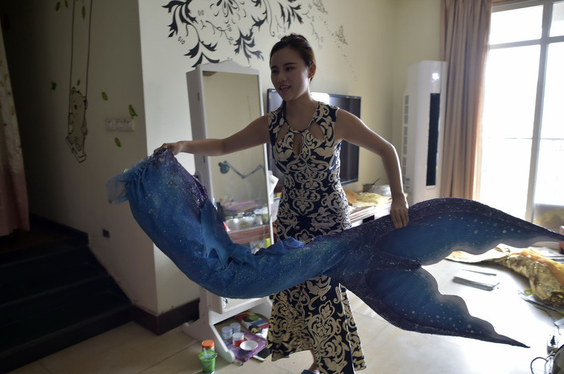 1.7米的水下<em>公主</em> 重庆女孩<em>编织</em>自己的人鱼梦
