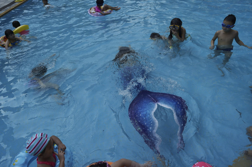 1.7米的水下<em>公主</em> 重庆女孩<em>编织</em>自己的人鱼梦