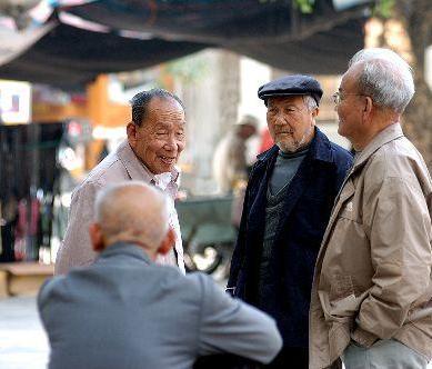 研究显示美国白人人口加速下降 老龄化问题严