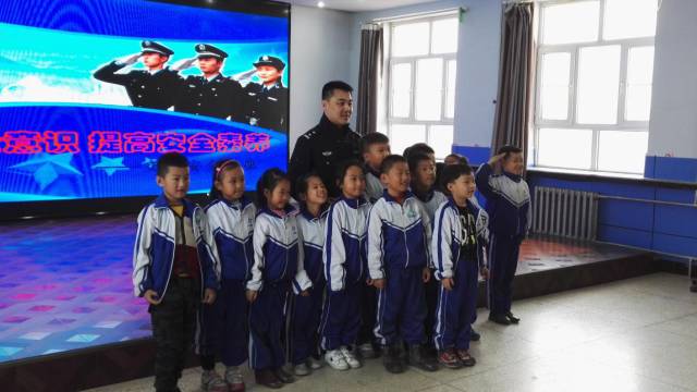 长春绿园交警开展中小学生安全教育日主题活动