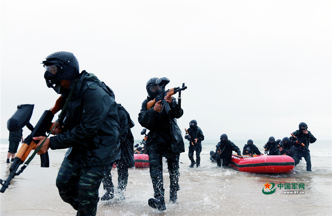 特战蛟龙海岸擒敌 红蓝对抗斗智斗勇