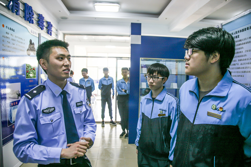 延吉市职业高中禁毒摄影