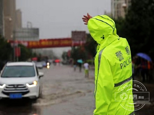 大雨再次来袭 长春交警启动二、三级勤务