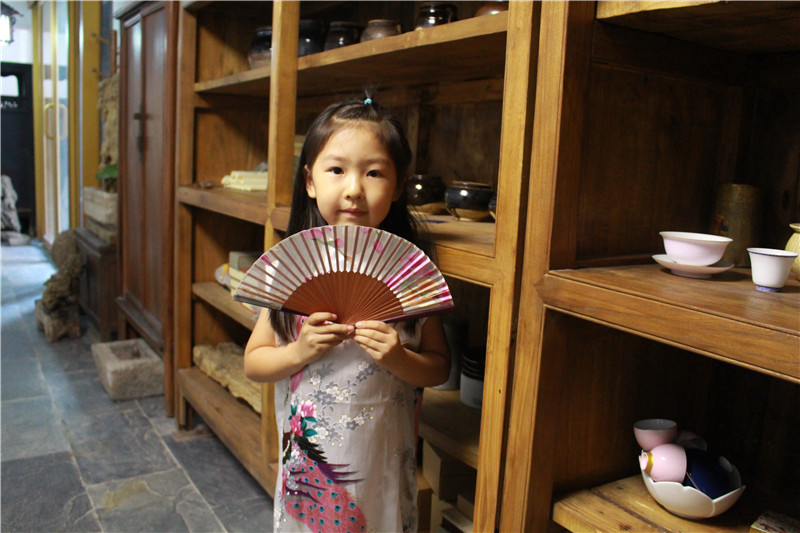 孩子们暑假情景诵读《爱莲说》