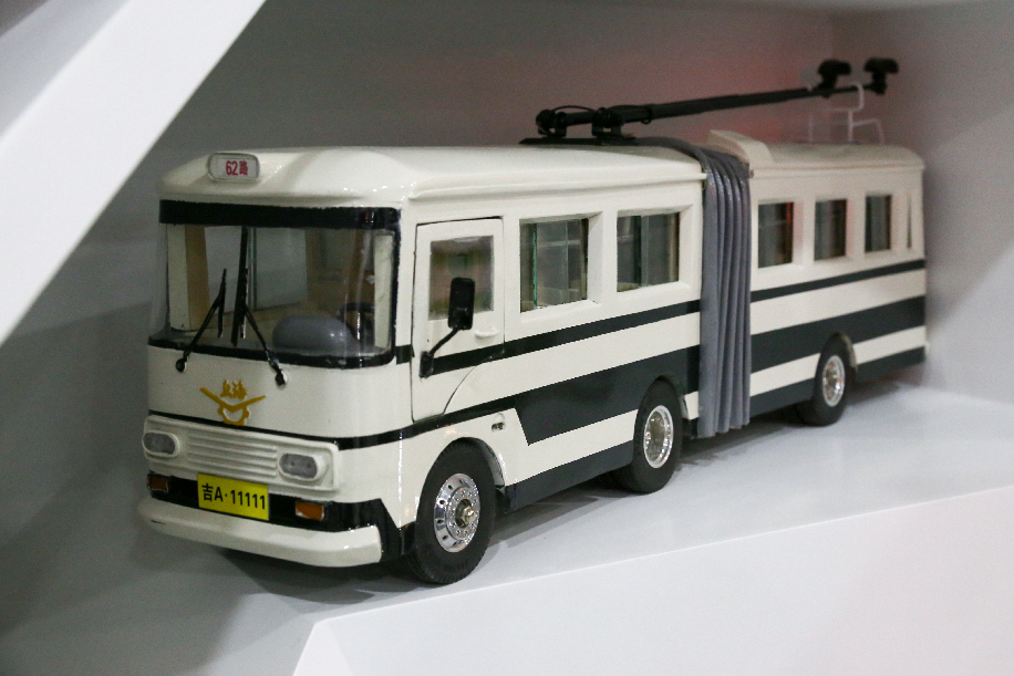 快来看!90年前的公交车长啥样