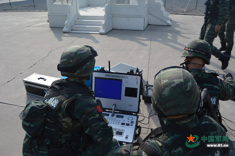 前方高能 现场直击武警特战队员的武器装备!