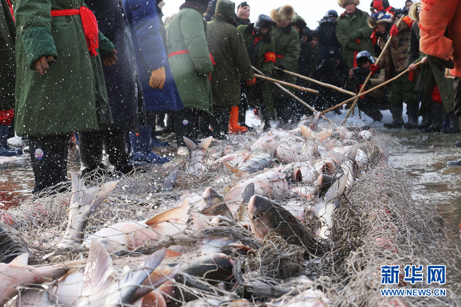 吉林大安:月亮湖渔猎文化捕鱼节展渔猎风采秀