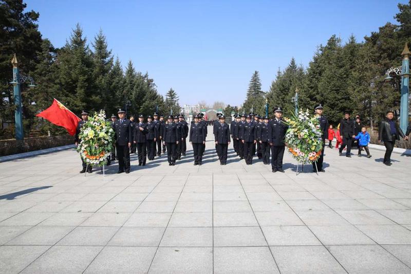 清明期间通化铁警缅怀革命先烈 追忆英雄事迹