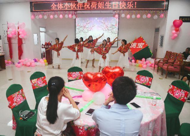 新华社记者跟随大学生回村创业日记