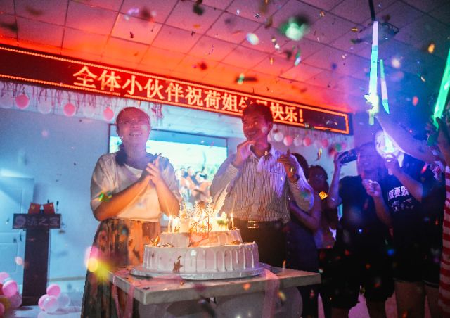 新华社记者跟随大学生回村创业日记