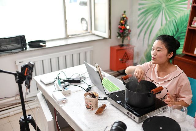 新华社记者跟随大学生回村创业日记