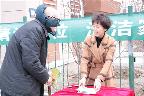 国投机关党总支组织开展主题党日党员志愿服务