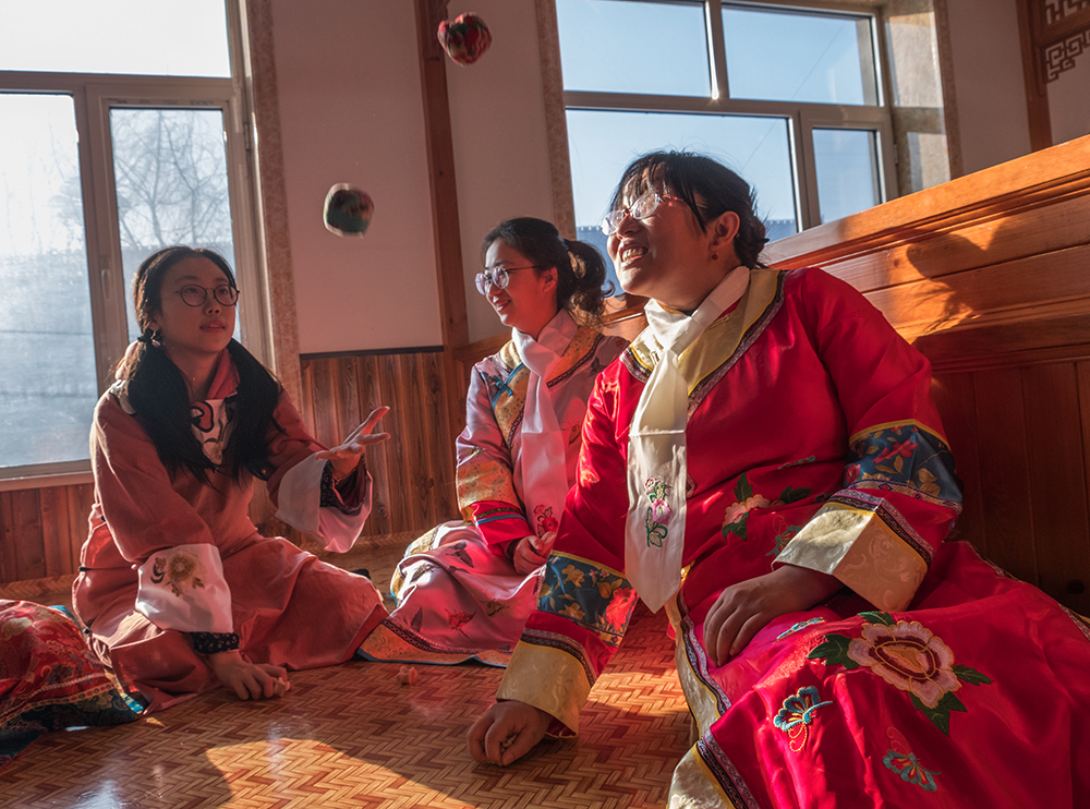 剪窗花 写春联 包饺子……来吉林市体验浓浓的满族年味