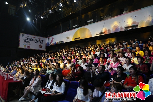 延吉市非朝鲜族唱朝鲜语歌 杠杠的