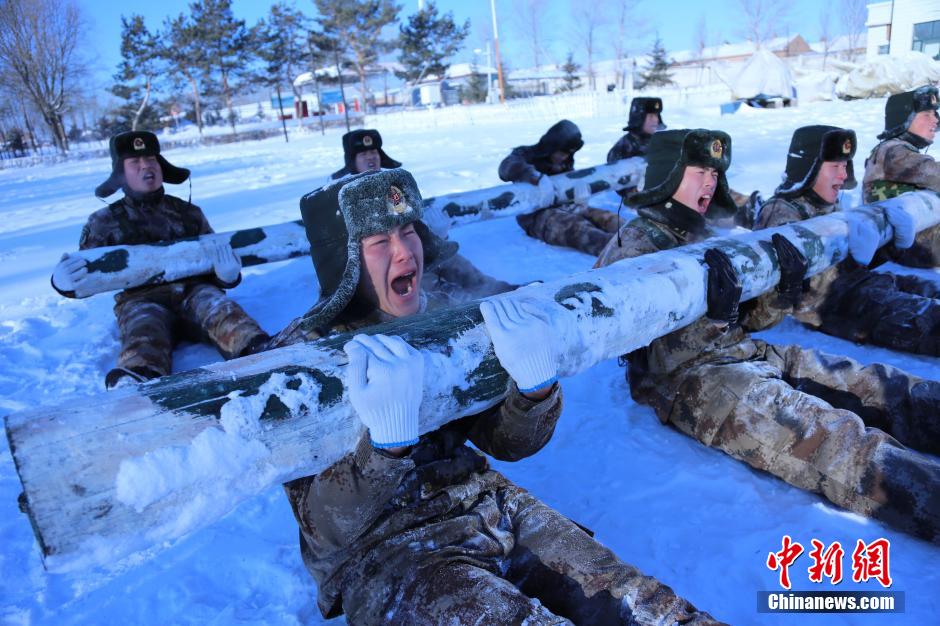 边防官兵零下32度雪地冬训