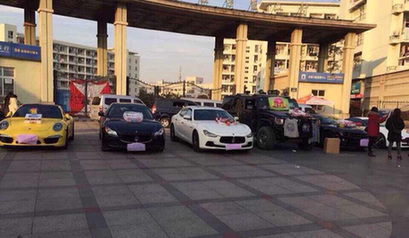 万能面馆走红 六旬老太提供让人尖叫服务