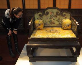 关于劳务经济铸丰碑的专科毕业论文范文