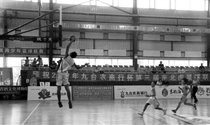 东北虎青少年篮球联赛激战正酣