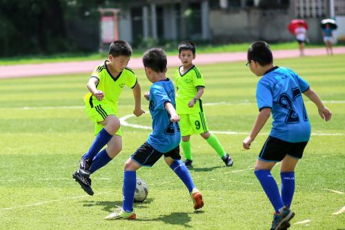“亚泰足球杯”幼儿趣味联赛开赛