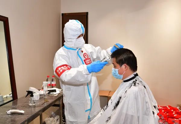 刘健军：60人的特殊理发